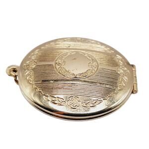 Vintage Sarah Coventry Locket – Gold Tone Round Photo Pendant, 1 1/4 Inch